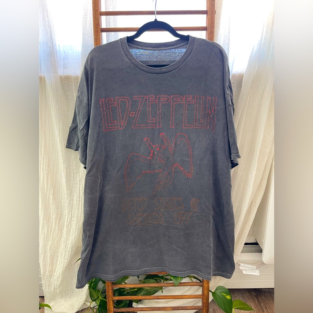 ‼️SOLD‼️ GRAPHIC TEE/DRESS